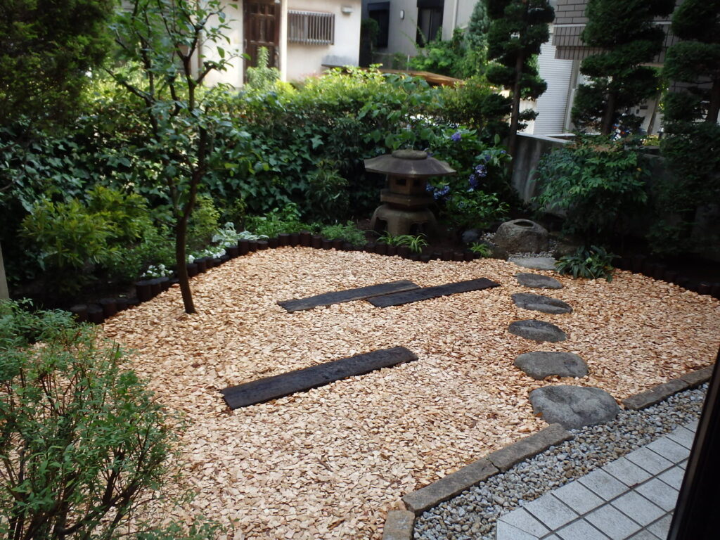 雑草に困ったいた中庭を改修しました（世田谷区Y邸様）